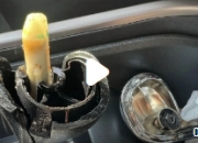 惊奇！汽车停露天停车场 挡把被热化